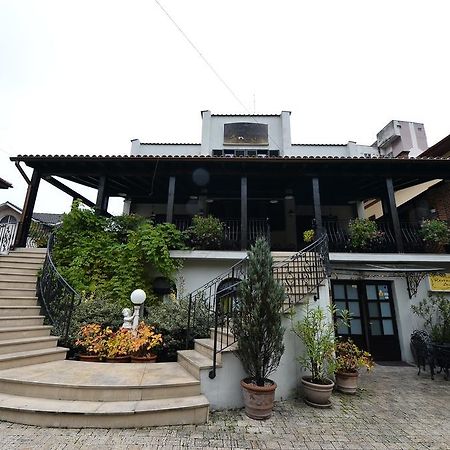 Pensiunea Antique Târgu Jiu Buitenkant foto