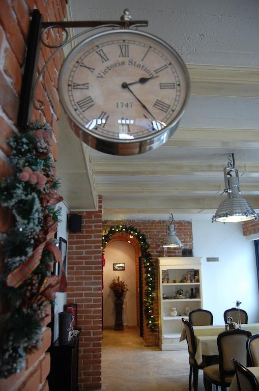 Pensiunea Antique Târgu Jiu Buitenkant foto